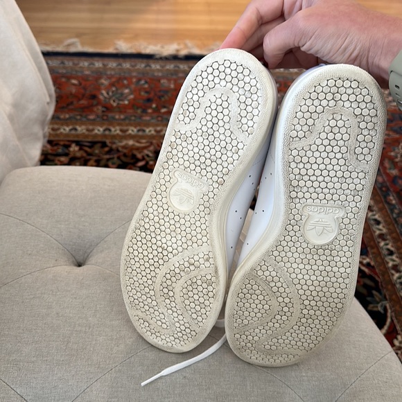 Adidas Stan smiths, colorful stitched heel. Men’s size 9 - Picture 3 of 5